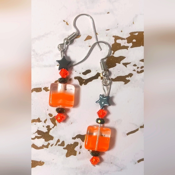 Handcrafted Beaded Dangle Minimalist Earrings By London Bridges - Picture 1 of 3